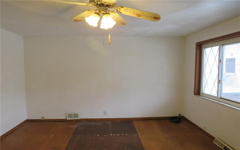1008 1/2 Gaskill Ave, Jeannette, 15644, 2 Bedrooms Bedrooms, ,1 BathroomBathrooms,Residential,For Sale,Gaskill Ave,1687674