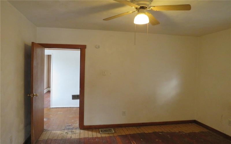 1008 1/2 Gaskill Ave, Jeannette, 15644, 2 Bedrooms Bedrooms, ,1 BathroomBathrooms,Residential,For Sale,Gaskill Ave,1687674