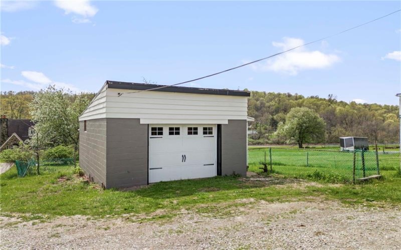 906 Venetia Road, Venetia, 15367, 2 Bedrooms Bedrooms, 7 Rooms Rooms,2.1 BathroomsBathrooms,Residential,For Sale,Venetia Road,1698165