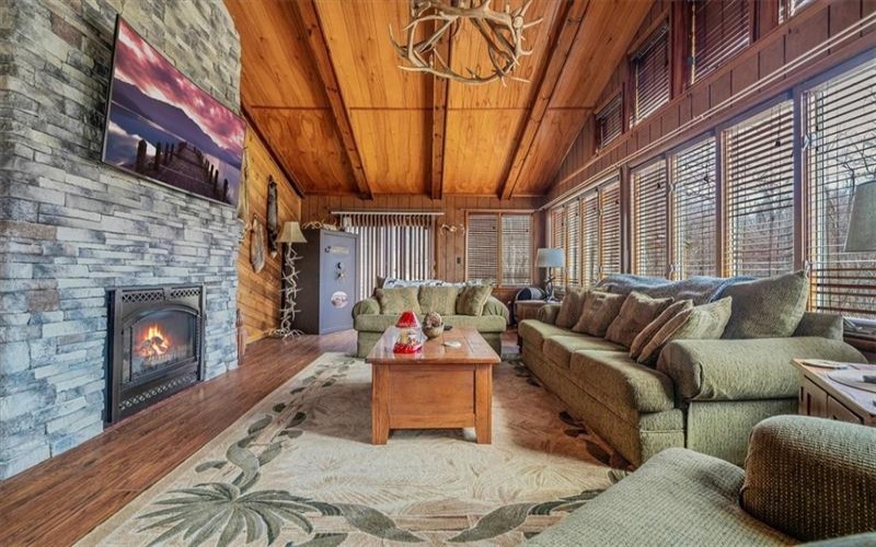 334 LEEPER RD, Rostraver, 15012, 4 Bedrooms Bedrooms, 13 Rooms Rooms,3.1 BathroomsBathrooms,Residential,For Sale,LEEPER RD,1698896