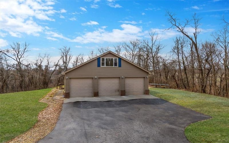 334 LEEPER RD, Rostraver, 15012, 4 Bedrooms Bedrooms, 13 Rooms Rooms,3.1 BathroomsBathrooms,Residential,For Sale,LEEPER RD,1698896
