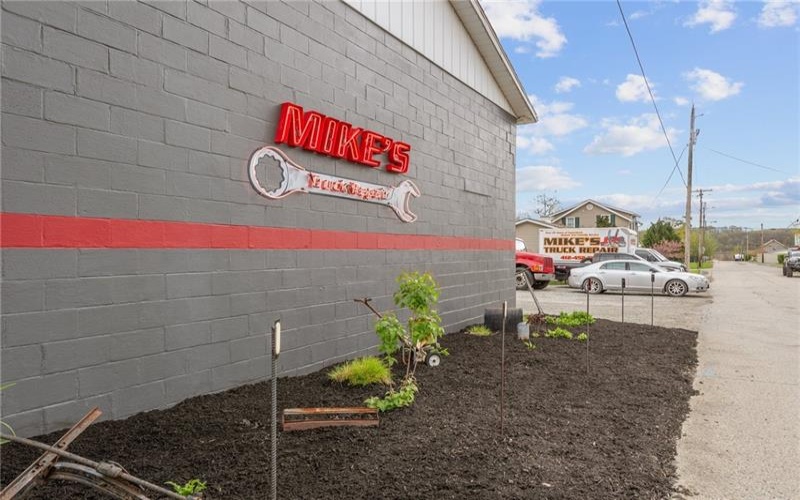 700 Roosevelt St, Youngwood, 15697, ,Commercial-industrial-business,For Sale,Roosevelt St,1698993