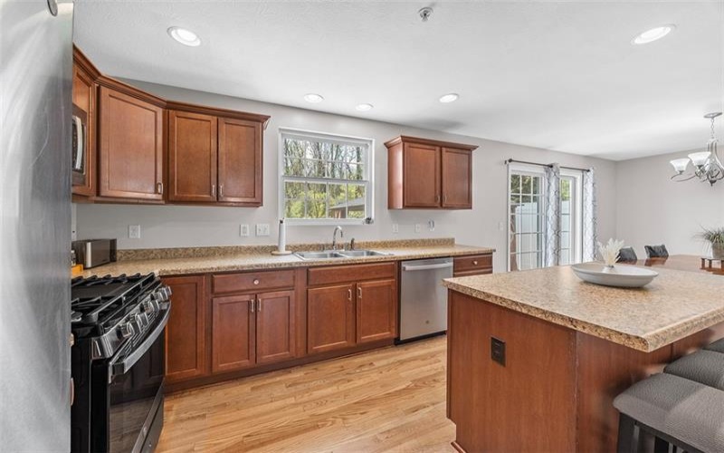 15 Abbeywood Lane, Canonsburg, 15317, 3 Bedrooms Bedrooms, 8 Rooms Rooms,2.1 BathroomsBathrooms,Residential,For Sale,Abbeywood Lane,1698901