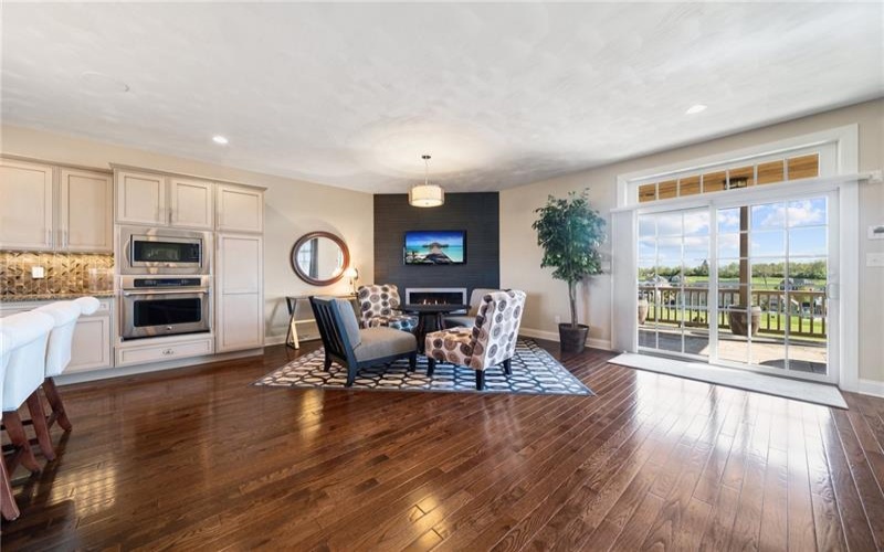 1043 Blackthorne Dr, Jeannette, 15644, 3 Bedrooms Bedrooms, ,2.2 BathroomsBathrooms,Residential,For Sale,Blackthorne Dr,1699096