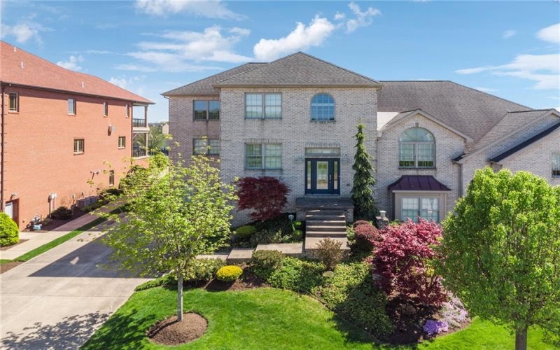 1043 Blackthorne Dr, Jeannette, 15644, 3 Bedrooms Bedrooms, ,2.2 BathroomsBathrooms,Residential,For Sale,Blackthorne Dr,1699096