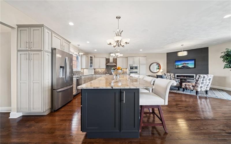 1043 Blackthorne Dr, Jeannette, 15644, 3 Bedrooms Bedrooms, ,2.2 BathroomsBathrooms,Residential,For Sale,Blackthorne Dr,1699096
