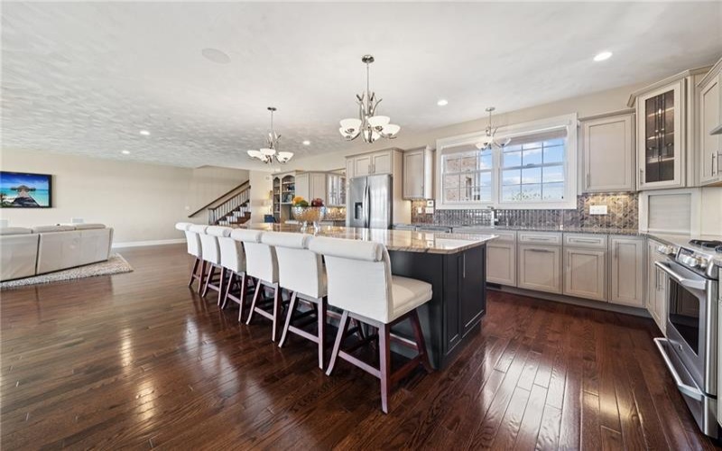 1043 Blackthorne Dr, Jeannette, 15644, 3 Bedrooms Bedrooms, ,2.2 BathroomsBathrooms,Residential,For Sale,Blackthorne Dr,1699096
