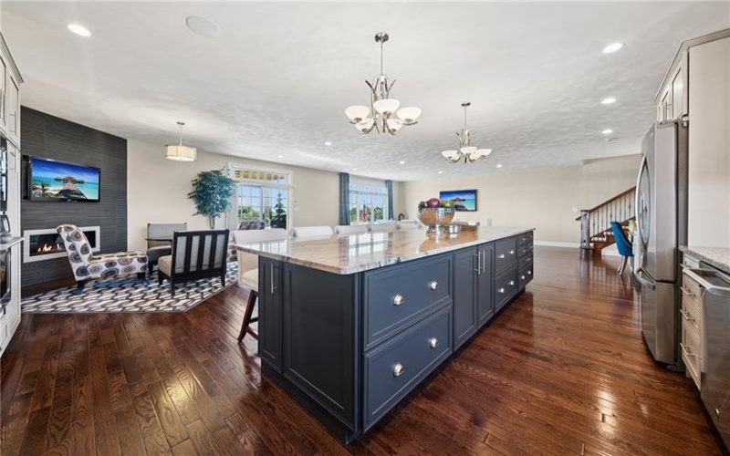 1043 Blackthorne Dr, Jeannette, 15644, 3 Bedrooms Bedrooms, ,2.2 BathroomsBathrooms,Residential,For Sale,Blackthorne Dr,1699096