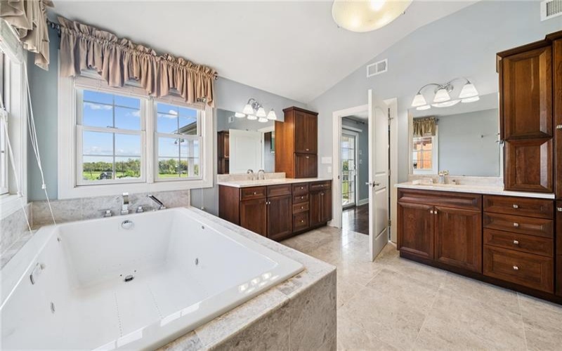 1043 Blackthorne Dr, Jeannette, 15644, 3 Bedrooms Bedrooms, ,2.2 BathroomsBathrooms,Residential,For Sale,Blackthorne Dr,1699096