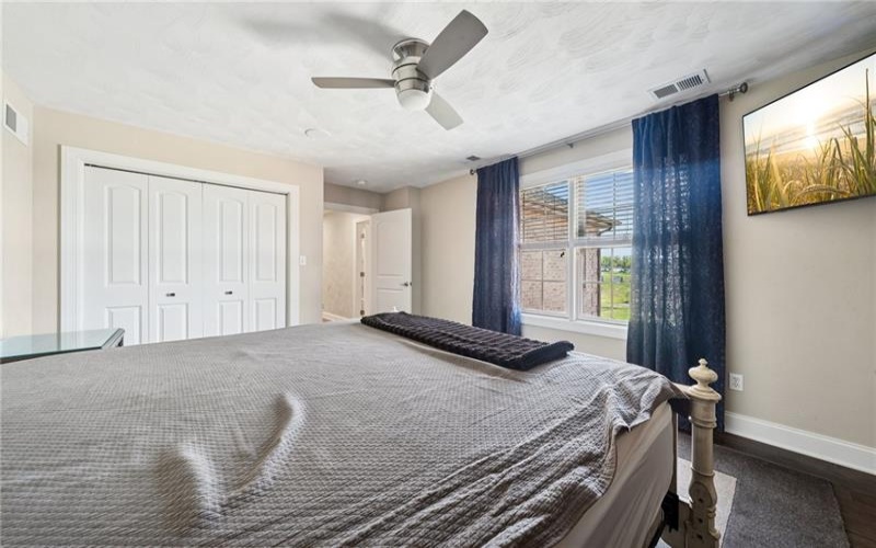 1043 Blackthorne Dr, Jeannette, 15644, 3 Bedrooms Bedrooms, ,2.2 BathroomsBathrooms,Residential,For Sale,Blackthorne Dr,1699096