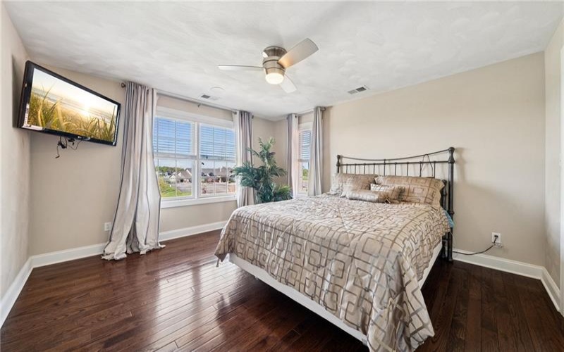 1043 Blackthorne Dr, Jeannette, 15644, 3 Bedrooms Bedrooms, ,2.2 BathroomsBathrooms,Residential,For Sale,Blackthorne Dr,1699096