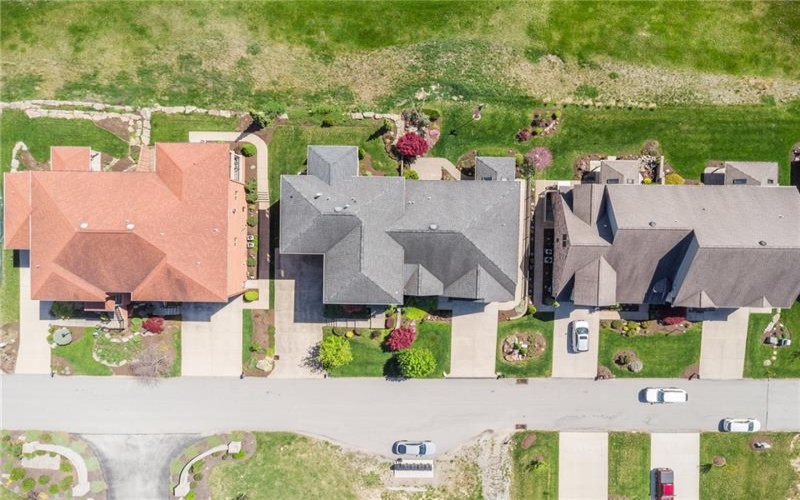 1043 Blackthorne Dr, Jeannette, 15644, 3 Bedrooms Bedrooms, ,2.2 BathroomsBathrooms,Residential,For Sale,Blackthorne Dr,1699096