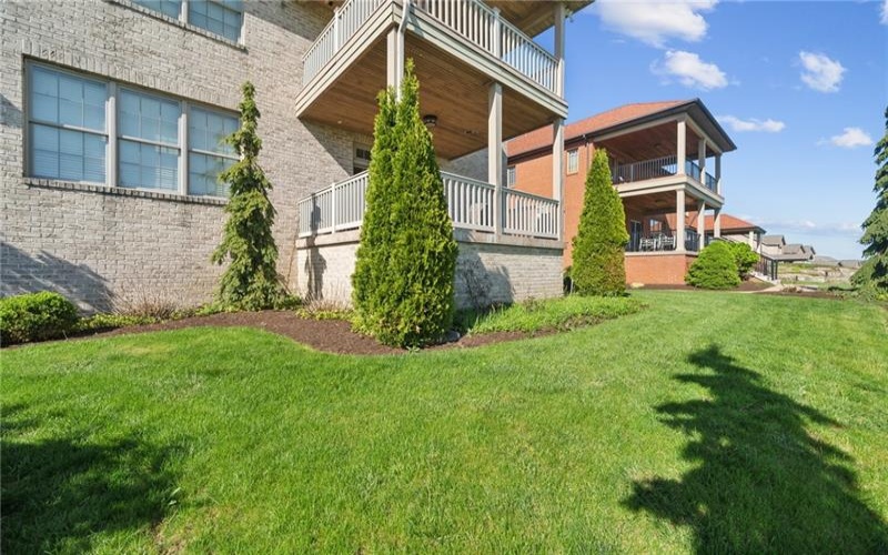1043 Blackthorne Dr, Jeannette, 15644, 3 Bedrooms Bedrooms, ,2.2 BathroomsBathrooms,Residential,For Sale,Blackthorne Dr,1699096