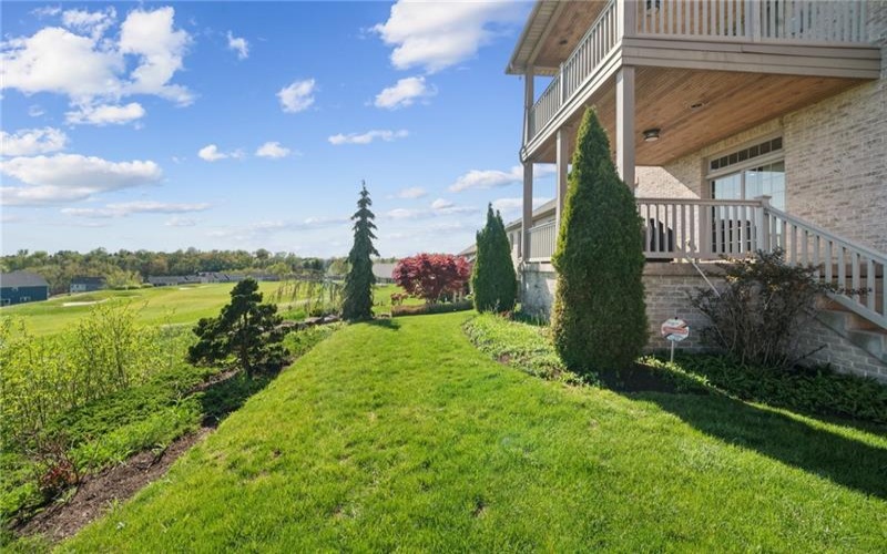 1043 Blackthorne Dr, Jeannette, 15644, 3 Bedrooms Bedrooms, ,2.2 BathroomsBathrooms,Residential,For Sale,Blackthorne Dr,1699096
