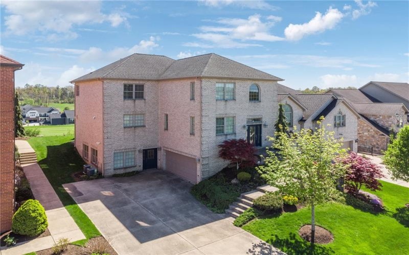 1043 Blackthorne Dr, Jeannette, 15644, 3 Bedrooms Bedrooms, ,2.2 BathroomsBathrooms,Residential,For Sale,Blackthorne Dr,1699096