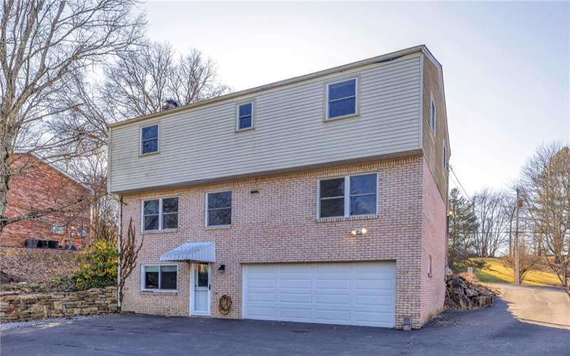 27 Buena Vista Drive, Murrysville, 15626, 4 Bedrooms Bedrooms, 10 Rooms Rooms,2.1 BathroomsBathrooms,Residential,For Sale,Buena Vista Drive,1690352