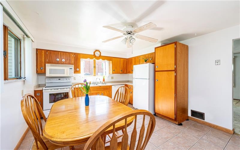 1017 Scott Ave, Jeannette, 15644, 3 Bedrooms Bedrooms, 8 Rooms Rooms,2 BathroomsBathrooms,Residential,For Sale,Scott Ave,1698728