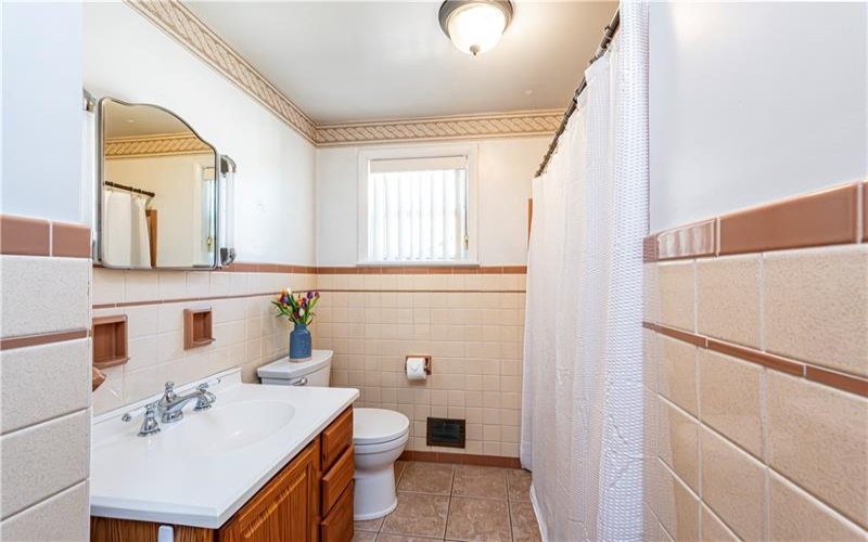 1017 Scott Ave, Jeannette, 15644, 3 Bedrooms Bedrooms, 8 Rooms Rooms,2 BathroomsBathrooms,Residential,For Sale,Scott Ave,1698728