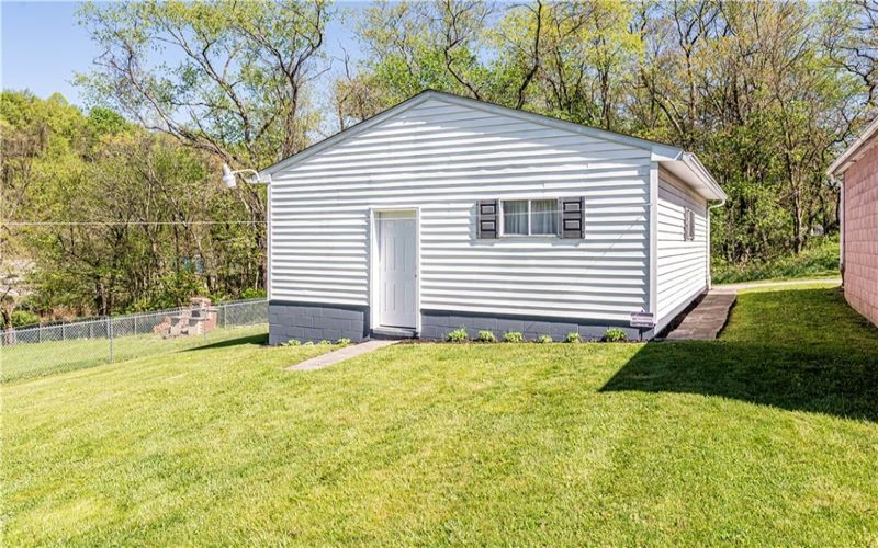 1017 Scott Ave, Jeannette, 15644, 3 Bedrooms Bedrooms, 8 Rooms Rooms,2 BathroomsBathrooms,Residential,For Sale,Scott Ave,1698728
