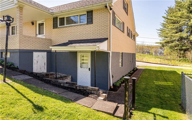 1017 Scott Ave, Jeannette, 15644, 3 Bedrooms Bedrooms, 8 Rooms Rooms,2 BathroomsBathrooms,Residential,For Sale,Scott Ave,1698728