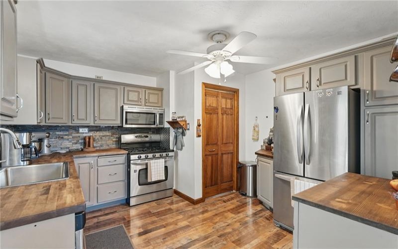 6321 Jack St, Finleyville, 15332, 3 Bedrooms Bedrooms, 8 Rooms Rooms,1.1 BathroomsBathrooms,Residential,For Sale,Jack St,1699073