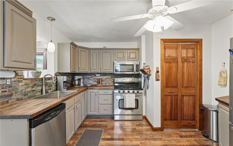 6321 Jack St, Finleyville, 15332, 3 Bedrooms Bedrooms, 8 Rooms Rooms,1.1 BathroomsBathrooms,Residential,For Sale,Jack St,1699073