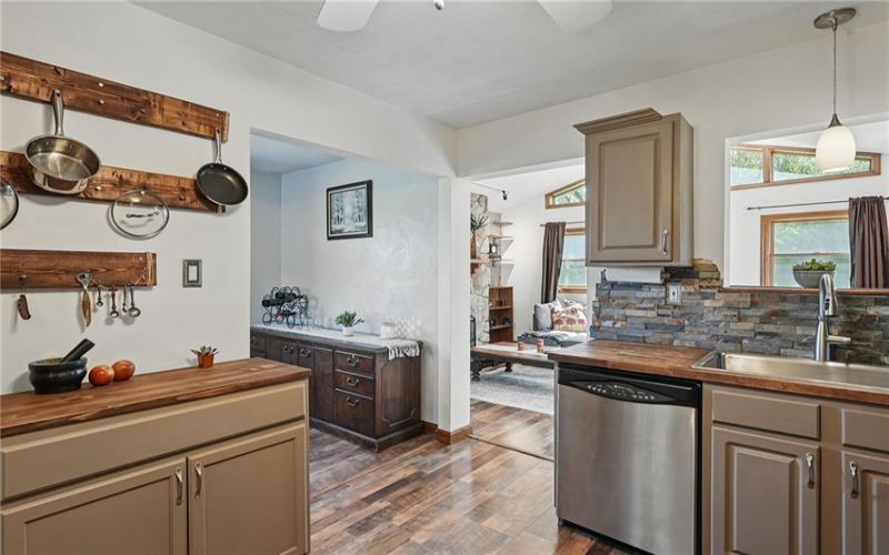 6321 Jack St, Finleyville, 15332, 3 Bedrooms Bedrooms, 8 Rooms Rooms,1.1 BathroomsBathrooms,Residential,For Sale,Jack St,1699073