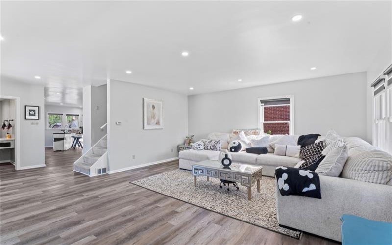 400 Michigan Ave, Jeannette, 15644, 3 Bedrooms Bedrooms, ,2.1 BathroomsBathrooms,Residential,For Sale,Michigan Ave,1699182