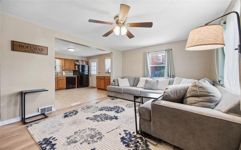 529 Pennsylvania Blvd, Jeannette, 15644, 2 Bedrooms Bedrooms, 4 Rooms Rooms,1 BathroomBathrooms,Residential,For Sale,Pennsylvania Blvd,1699210