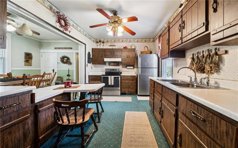 920 3rd St, Jeannette, 15644, 4 Bedrooms Bedrooms, 8 Rooms Rooms,1.1 BathroomsBathrooms,Residential,For Sale,3rd St,1698893
