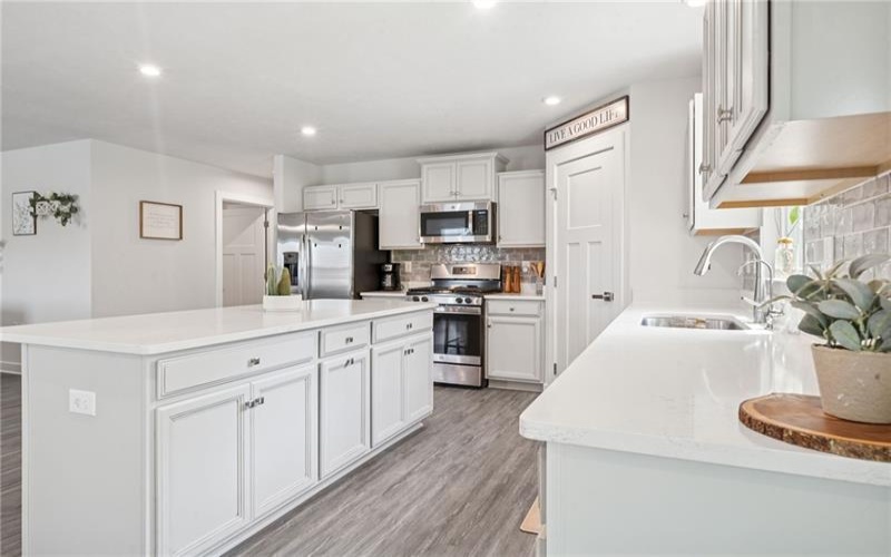 406 Spruce Lane, Houston, 15342, 3 Bedrooms Bedrooms, 9 Rooms Rooms,2.1 BathroomsBathrooms,Residential,For Sale,Spruce Lane,1699266