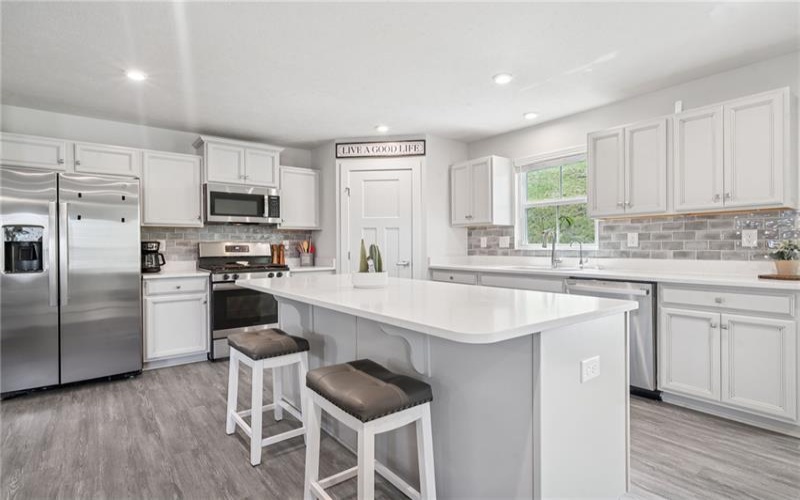 406 Spruce Lane, Houston, 15342, 3 Bedrooms Bedrooms, 9 Rooms Rooms,2.1 BathroomsBathrooms,Residential,For Sale,Spruce Lane,1699266