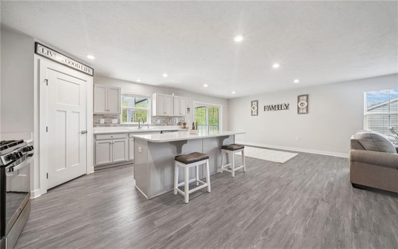 406 Spruce Lane, Houston, 15342, 3 Bedrooms Bedrooms, 9 Rooms Rooms,2.1 BathroomsBathrooms,Residential,For Sale,Spruce Lane,1699266
