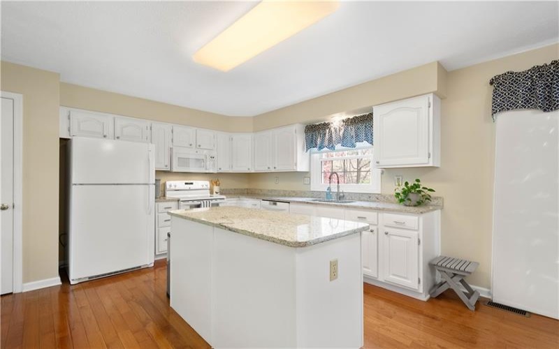 114 Vista Dr, Canonsburg, 15317, 4 Bedrooms Bedrooms, 9 Rooms Rooms,2.1 BathroomsBathrooms,Residential,For Sale,Vista Dr,1699233
