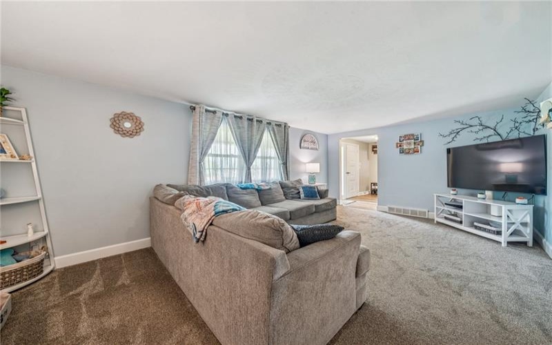 375 Wilson St, Derry, 15627, 3 Bedrooms Bedrooms, 9 Rooms Rooms,2.2 BathroomsBathrooms,Residential,For Sale,Wilson St,1699241