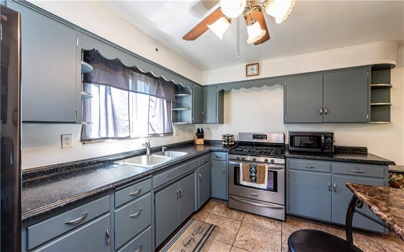 310 14th Street, Jeannette, 15644, 2 Bedrooms Bedrooms, 8 Rooms Rooms,1.2 BathroomsBathrooms,Residential,For Sale,14th Street,1699342