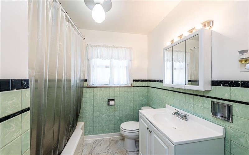 310 14th Street, Jeannette, 15644, 2 Bedrooms Bedrooms, 8 Rooms Rooms,1.2 BathroomsBathrooms,Residential,For Sale,14th Street,1699342
