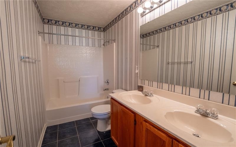 1437 Yorktown Dr, Lawrence, 15055, 3 Bedrooms Bedrooms, 10 Rooms Rooms,3.1 BathroomsBathrooms,Residential,For Sale,Yorktown Dr,1699343