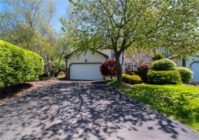 1437 Yorktown Dr, Lawrence, 15055, 3 Bedrooms Bedrooms, 10 Rooms Rooms,3.1 BathroomsBathrooms,Residential,For Sale,Yorktown Dr,1699343