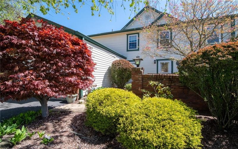 1437 Yorktown Dr, Lawrence, 15055, 3 Bedrooms Bedrooms, 10 Rooms Rooms,3.1 BathroomsBathrooms,Residential,For Sale,Yorktown Dr,1699343