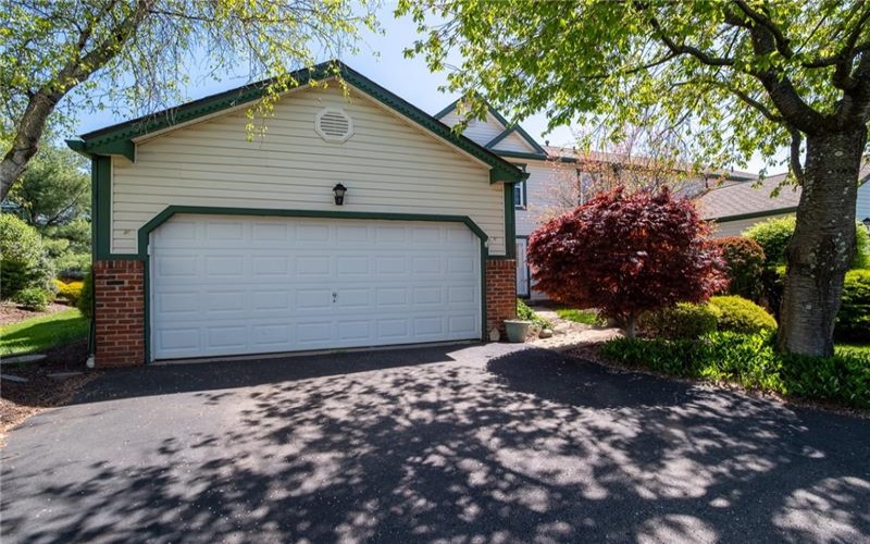 1437 Yorktown Dr, Lawrence, 15055, 3 Bedrooms Bedrooms, 10 Rooms Rooms,3.1 BathroomsBathrooms,Residential,For Sale,Yorktown Dr,1699343