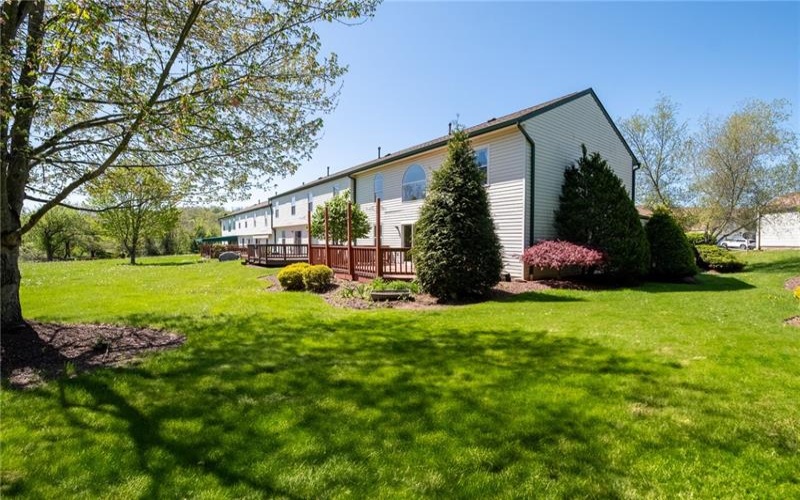1437 Yorktown Dr, Lawrence, 15055, 3 Bedrooms Bedrooms, 10 Rooms Rooms,3.1 BathroomsBathrooms,Residential,For Sale,Yorktown Dr,1699343