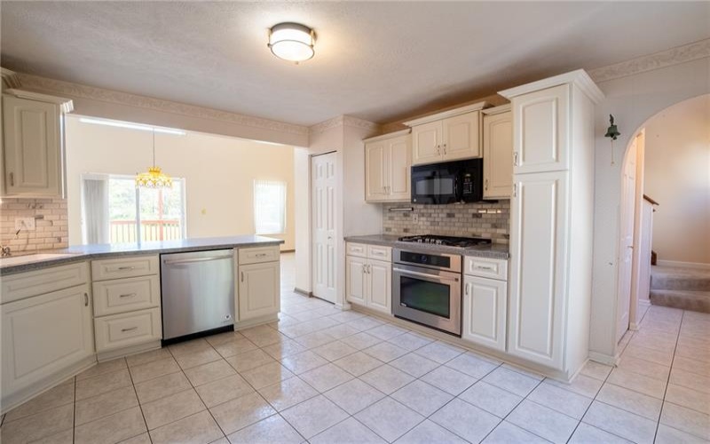 1437 Yorktown Dr, Lawrence, 15055, 3 Bedrooms Bedrooms, 10 Rooms Rooms,3.1 BathroomsBathrooms,Residential,For Sale,Yorktown Dr,1699343