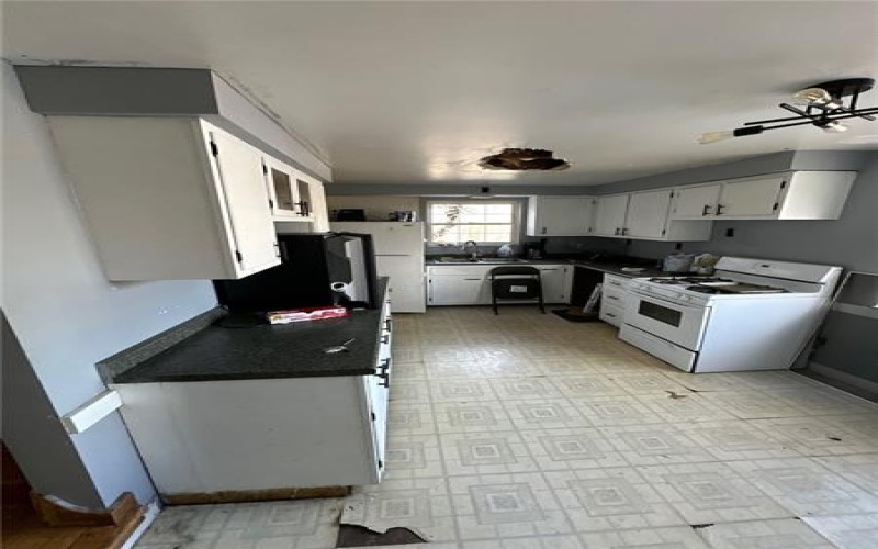 1010 1st St, Irwin, 15642, 3 Bedrooms Bedrooms, ,2 BathroomsBathrooms,Residential,For Sale,1st St,1699395