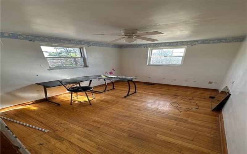 1010 1st St, Irwin, 15642, 3 Bedrooms Bedrooms, ,2 BathroomsBathrooms,Residential,For Sale,1st St,1699395