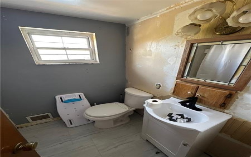 1010 1st St, Irwin, 15642, 3 Bedrooms Bedrooms, ,2 BathroomsBathrooms,Residential,For Sale,1st St,1699395