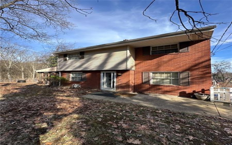 1010 1st St, Irwin, 15642, 3 Bedrooms Bedrooms, ,2 BathroomsBathrooms,Residential,For Sale,1st St,1699395