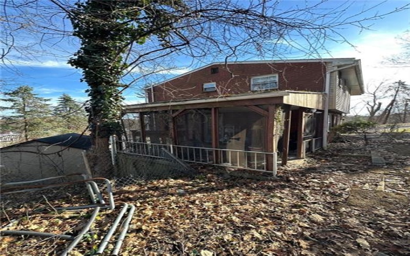 1010 1st St, Irwin, 15642, 3 Bedrooms Bedrooms, ,2 BathroomsBathrooms,Residential,For Sale,1st St,1699395