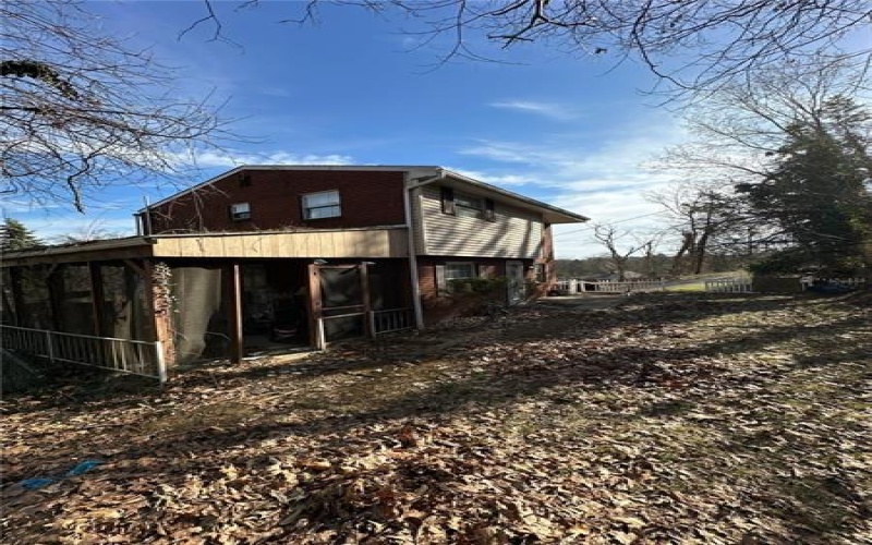 1010 1st St, Irwin, 15642, 3 Bedrooms Bedrooms, ,2 BathroomsBathrooms,Residential,For Sale,1st St,1699395
