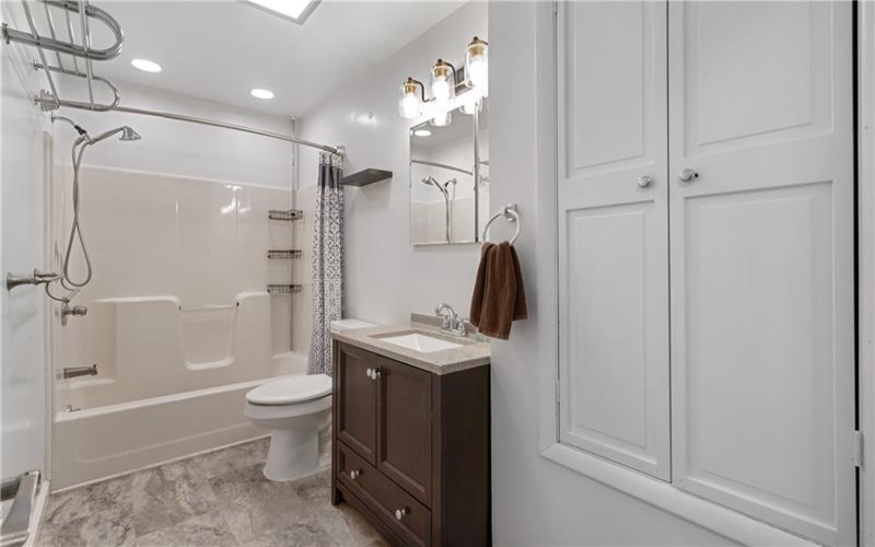 594 Penn Ave, Washington, 15301, 3 Bedrooms Bedrooms, 10 Rooms Rooms,2 BathroomsBathrooms,Residential,For Sale,Penn Ave,1699444